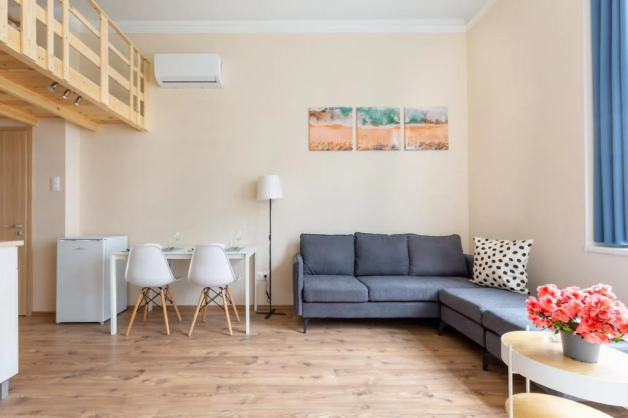 Mezzanine Apartments - Air Conditioned Studios Budapest