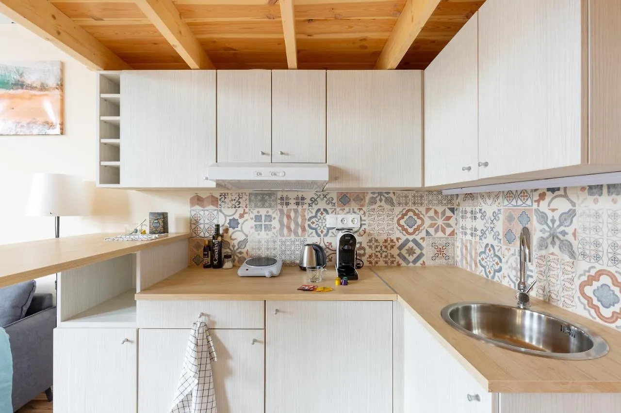 Mezzanine Apartments - Air Conditioned Studios Budapest