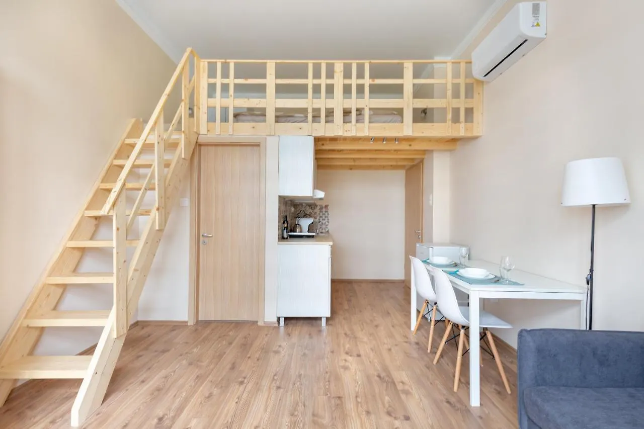 Mezzanine Apartments - Air Conditioned Studios Budapest