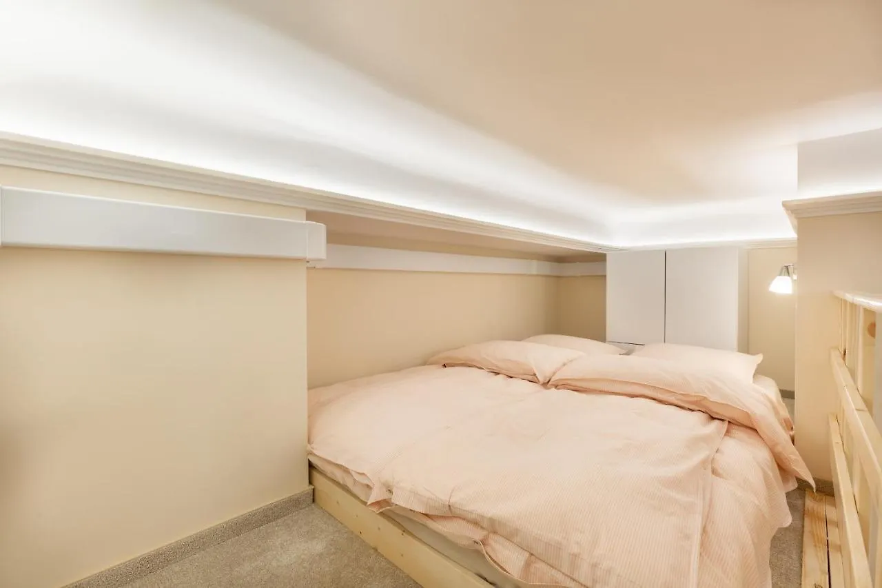 Mezzanine Apartments - Air Conditioned Studios Budapest Hungary