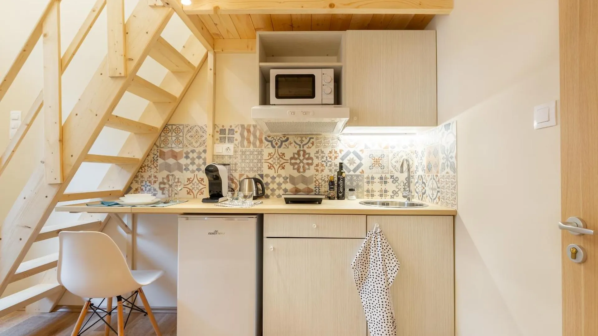 Mezzanine Apartments - Air Conditioned Studios Budapest Hungary