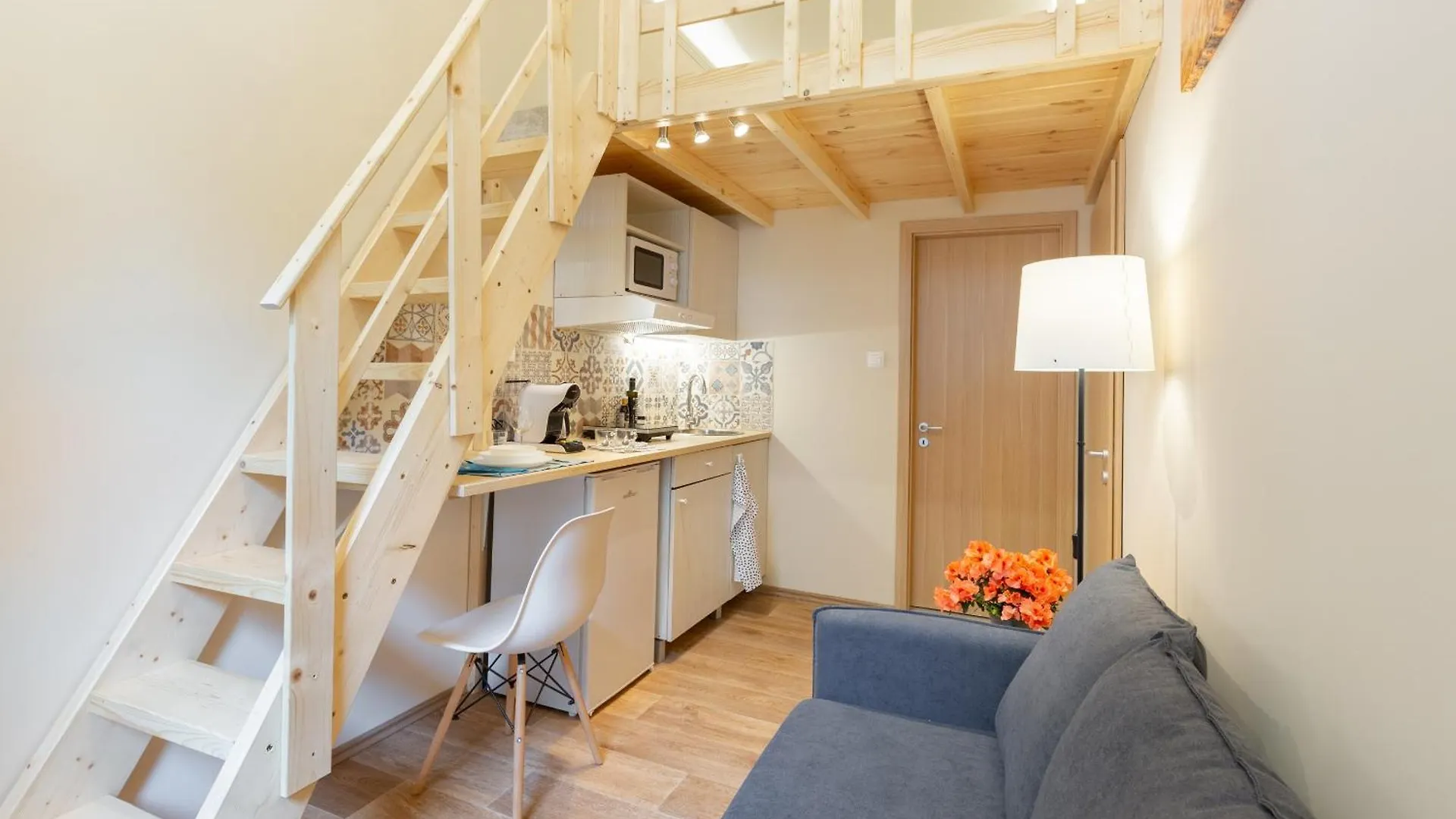Mezzanine Apartments - Air Conditioned Studios Budapest
